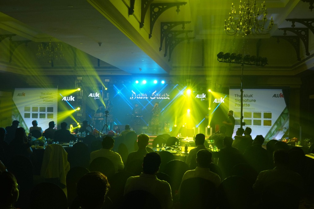 Dam Saaz live concert performance with full audience and atmospheric stage lighting